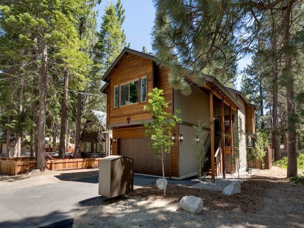 South Tahoe Modern Vacation Rental in California - RedAwning