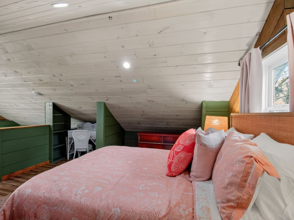 Downtown Modern Arts District Loft with Boat Parking Vacation Rental in Kentucky - RedAwning
