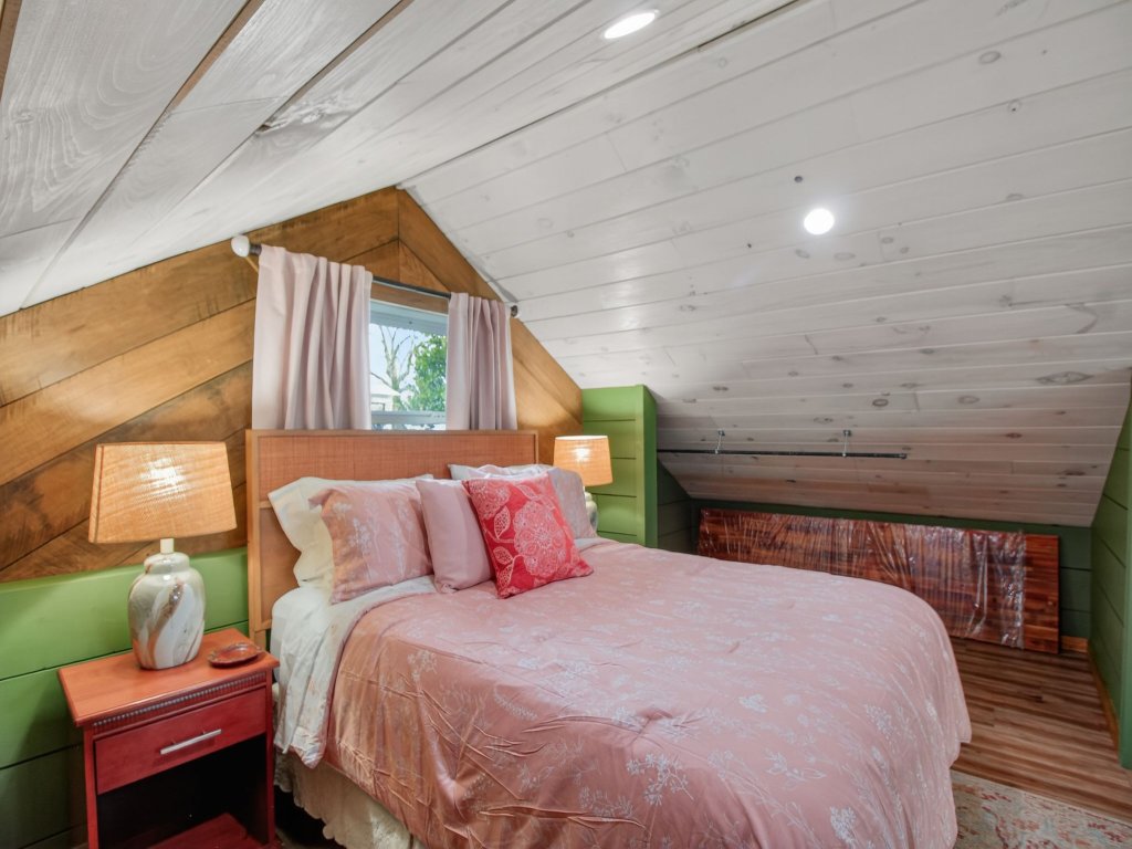 Downtown Modern Arts District Loft with Boat Parking Vacation Rental in Kentucky - RedAwning