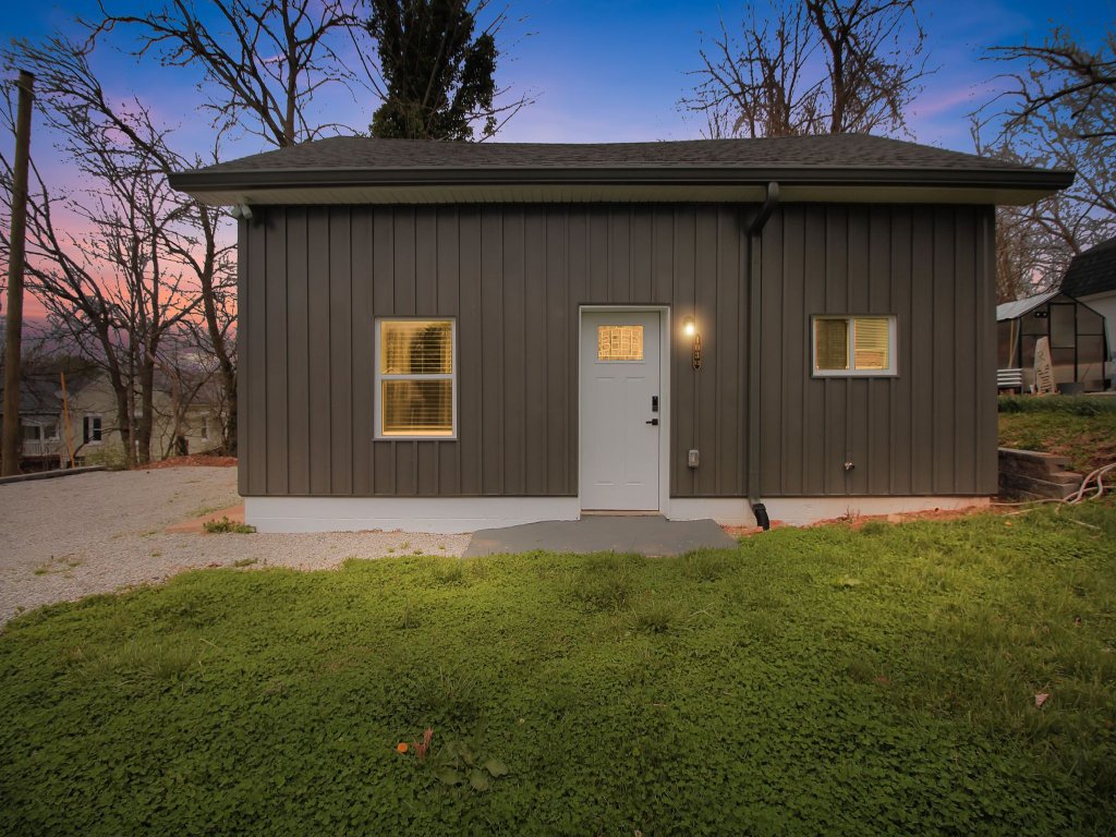 Downtown Modern Arts District Loft with Boat Parking Vacation Rental in Kentucky - RedAwning
