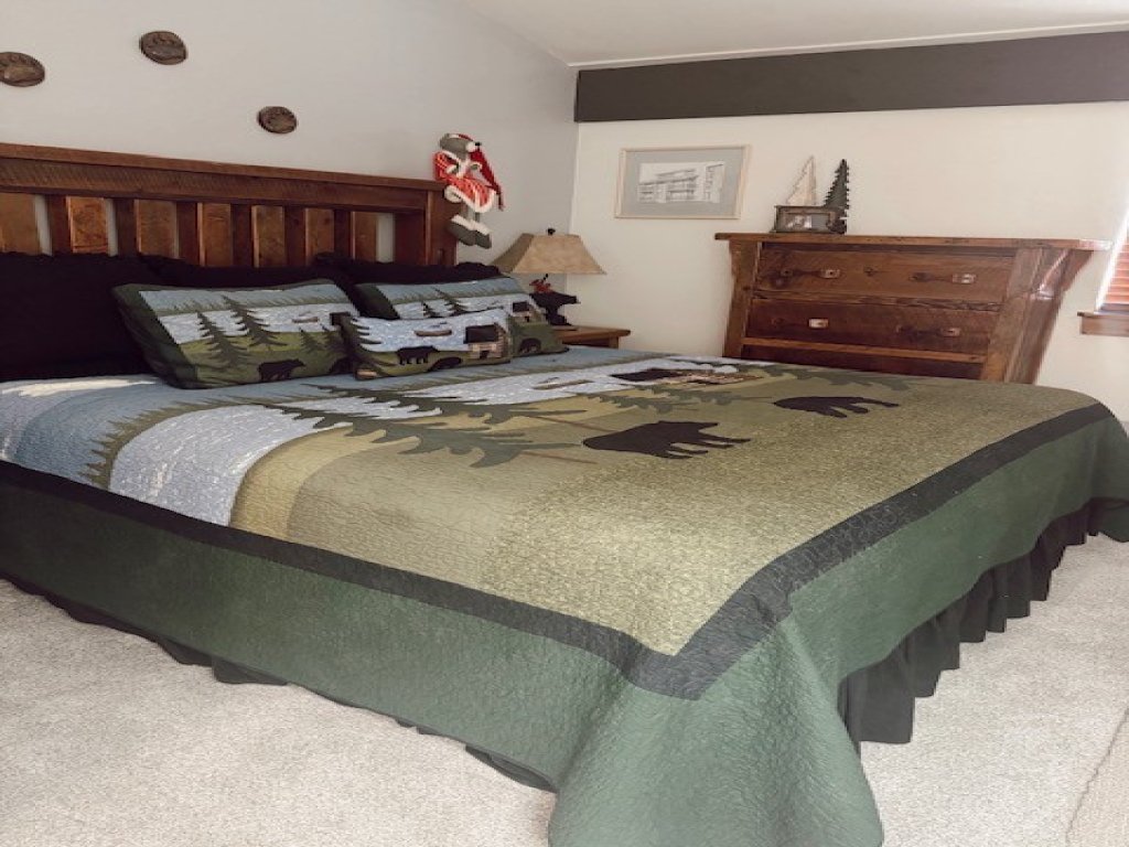 # 6 Bear Loft Retreat Vacation Rental in Mammoth Lakes - RedAwning