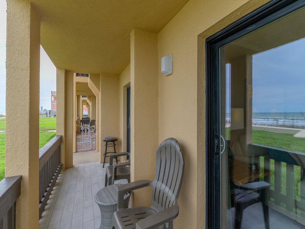 Tiki 128 - Spacious Ocean View 1BR Condo Sleeps 6 Vacation Rental in South Padre Island - RedAwning