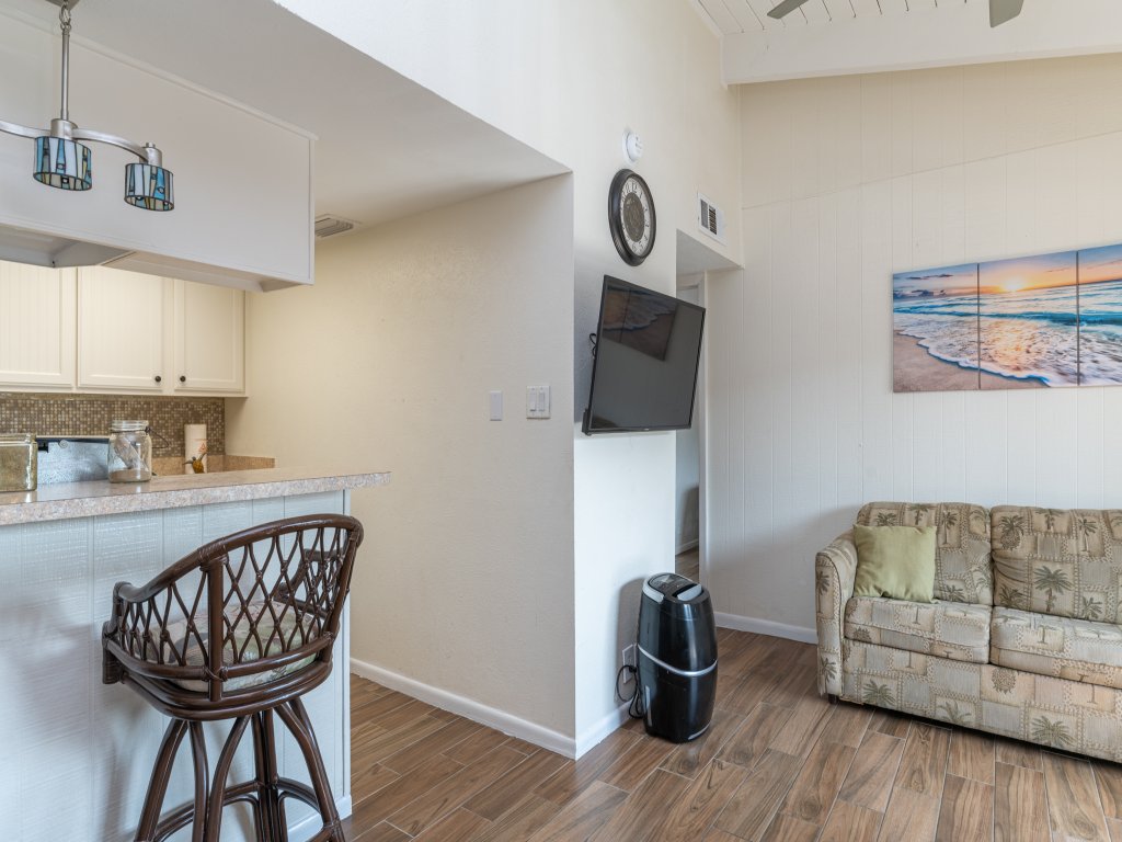 Tiki 250 - 1BR Condo Sleeps 6 Near Claytons Vacation Rental in South Padre Island - RedAwning