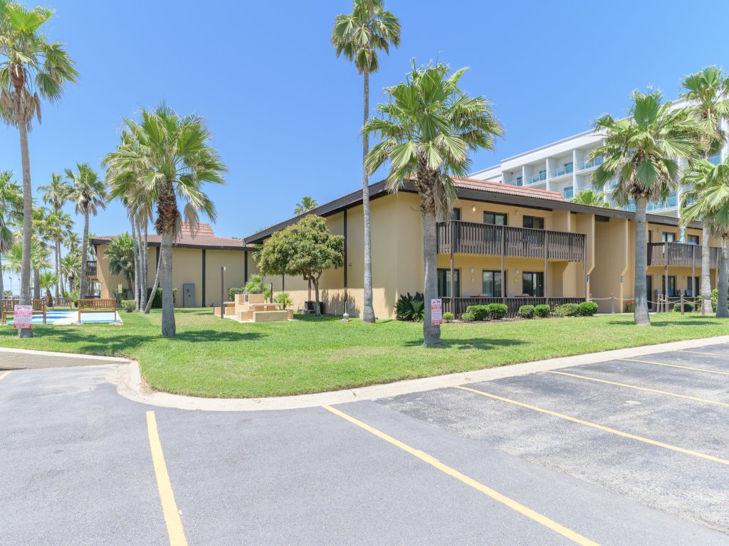 Tiki 250 - 1BR Condo Sleeps 6 Near Claytons Vacation Rental in South Padre Island - RedAwning
