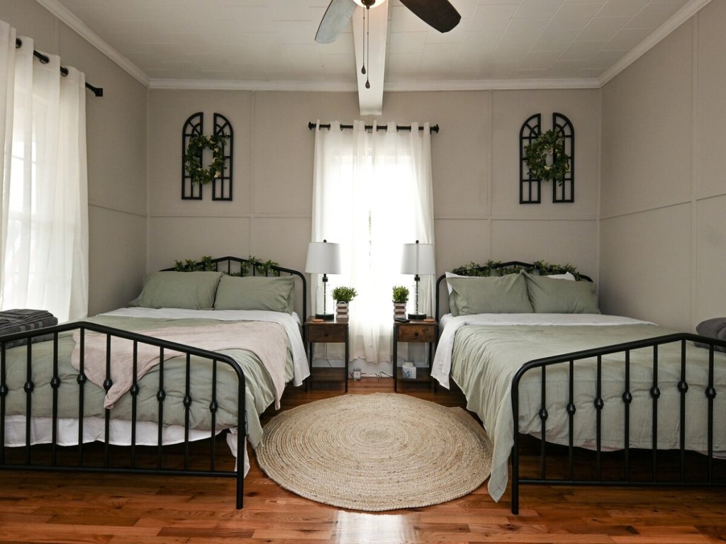 The Bulldog Farmhouse - 100+ year old home Vacation Rental in Georgia - RedAwning