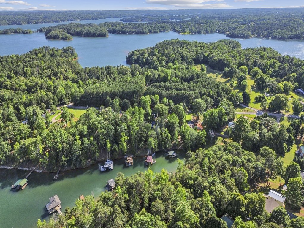 Milltown Cove Escape on Lake Hartwell Vacation Rental in Georgia - RedAwning