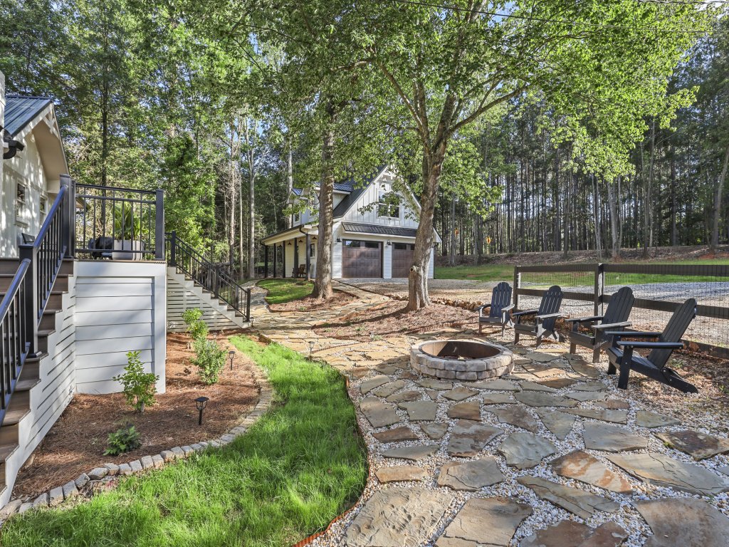 Milltown Cove Escape on Lake Hartwell Vacation Rental in Georgia - RedAwning