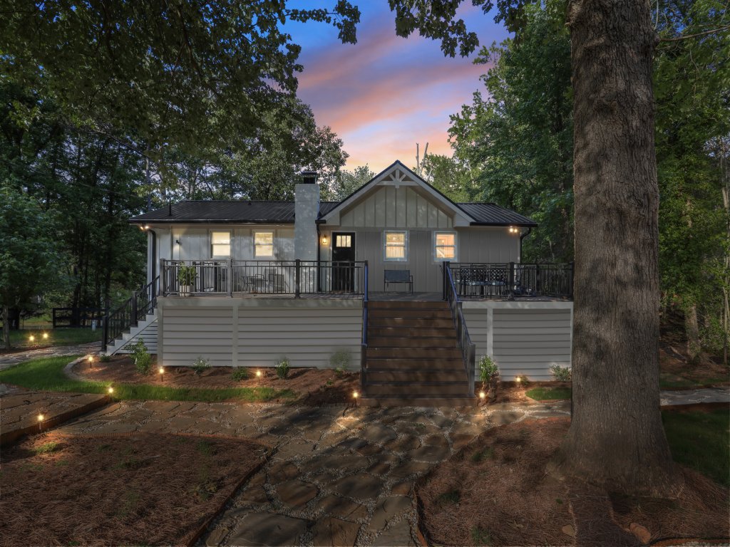 Milltown Cove Escape on Lake Hartwell Vacation Rental in Georgia - RedAwning