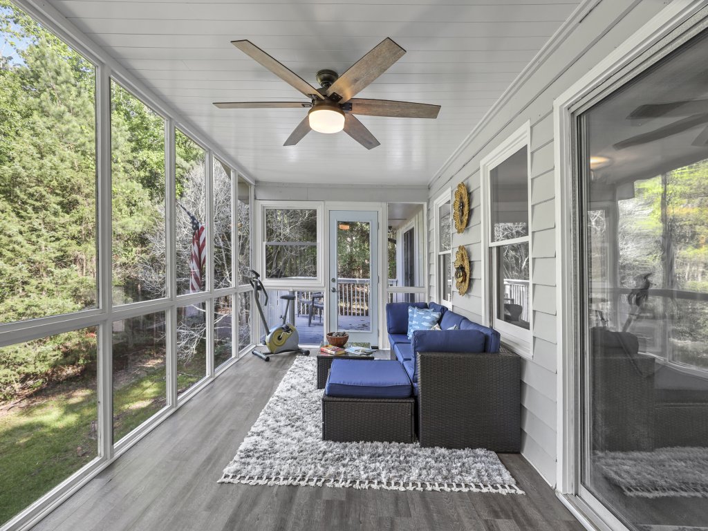 Milltown Cove Escape on Lake Hartwell Vacation Rental in Georgia - RedAwning