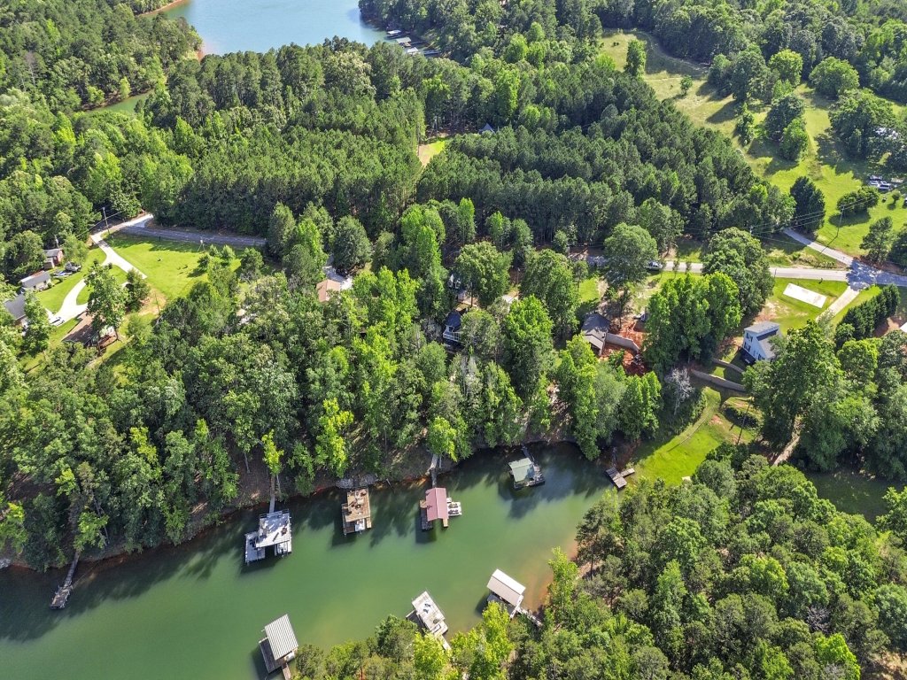 Milltown Cove Escape on Lake Hartwell Vacation Rental in Georgia - RedAwning