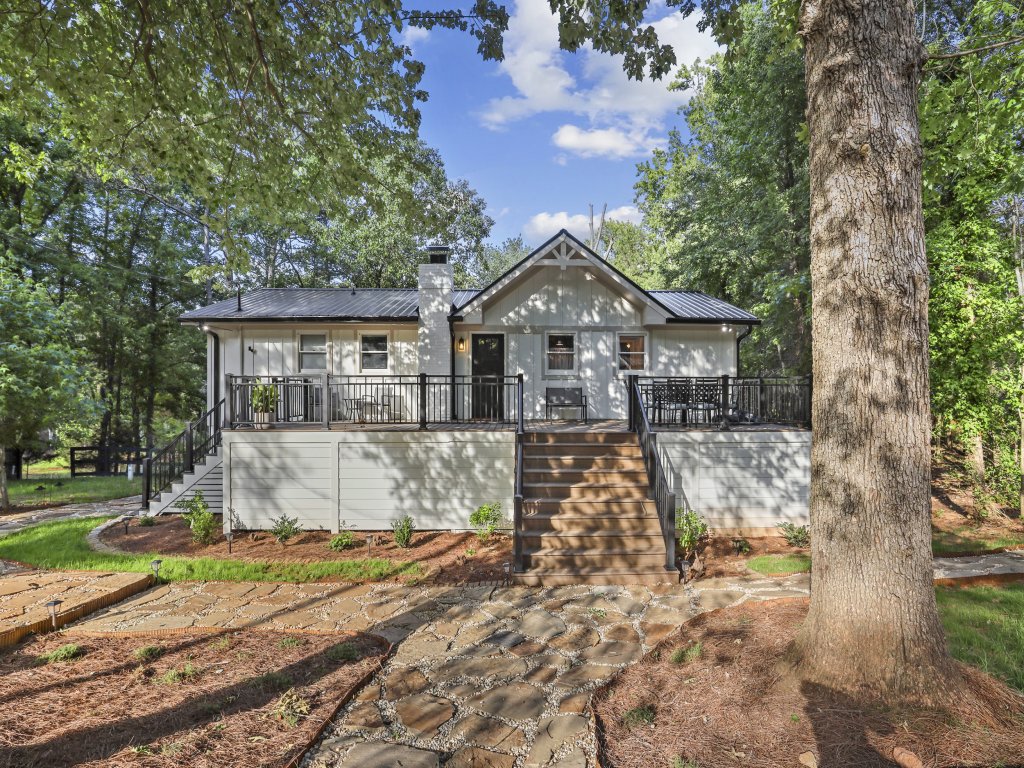 Milltown Cove Escape on Lake Hartwell Vacation Rental in Georgia - RedAwning