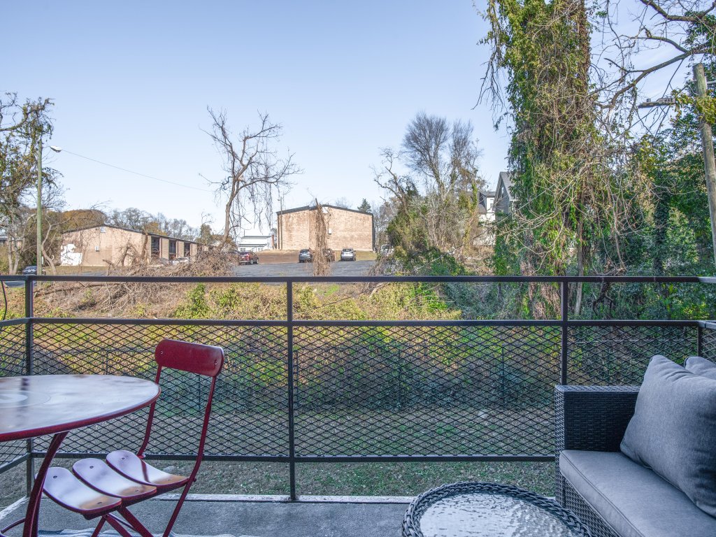 Classic City Getaway - Walk to Sanford Stadium! Vacation Rental in Georgia - RedAwning