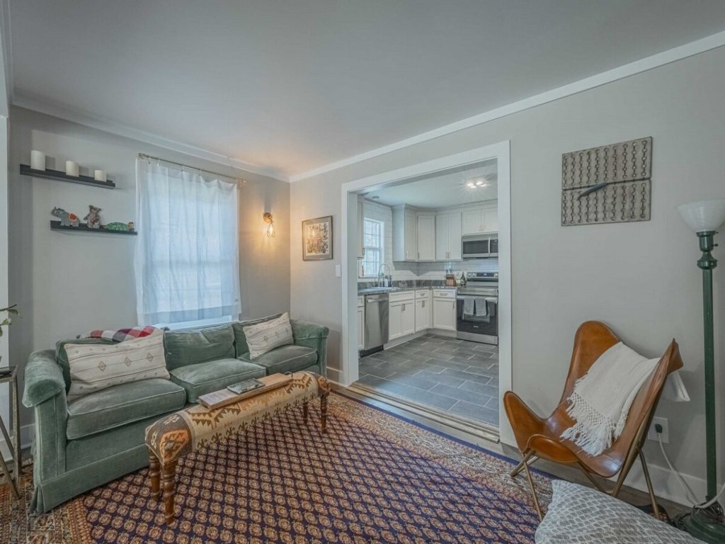 Eclectic Inn Downtown - 2 miles to Sanford Stadium Vacation Rental in Georgia - RedAwning