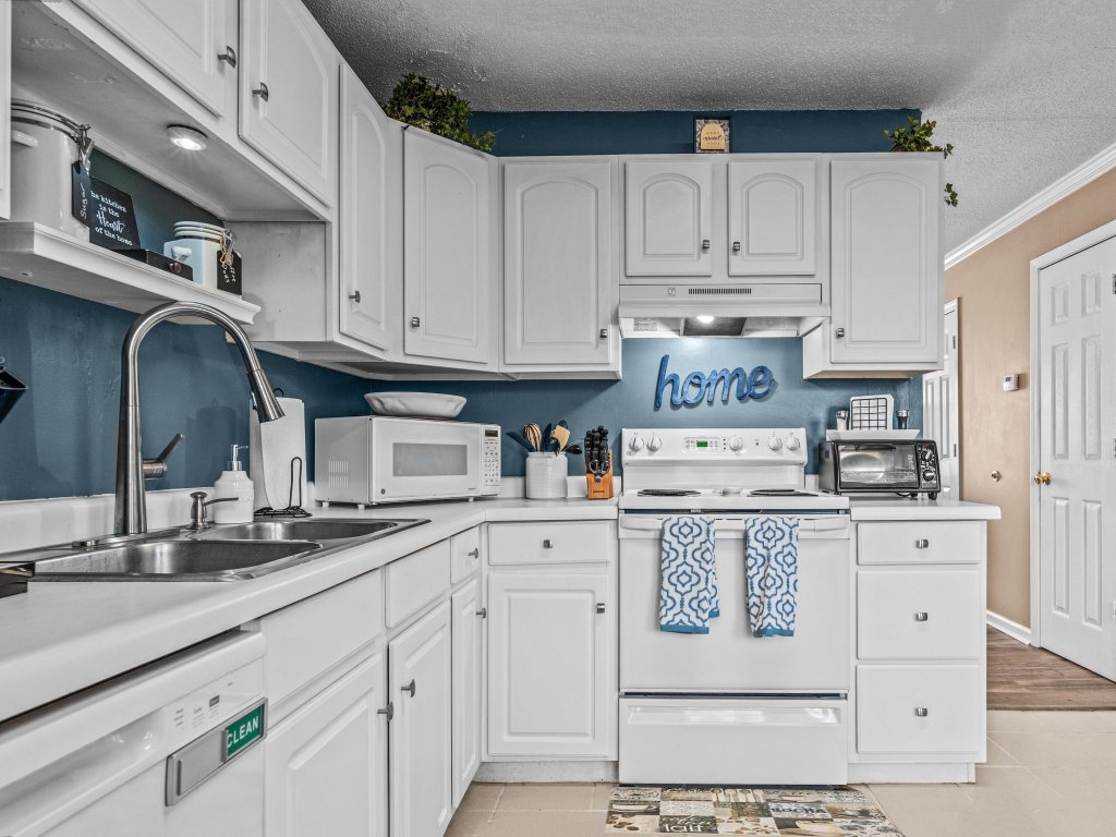 Woodstone Retreat right next to UGA golf course! Vacation Rental in Georgia - RedAwning