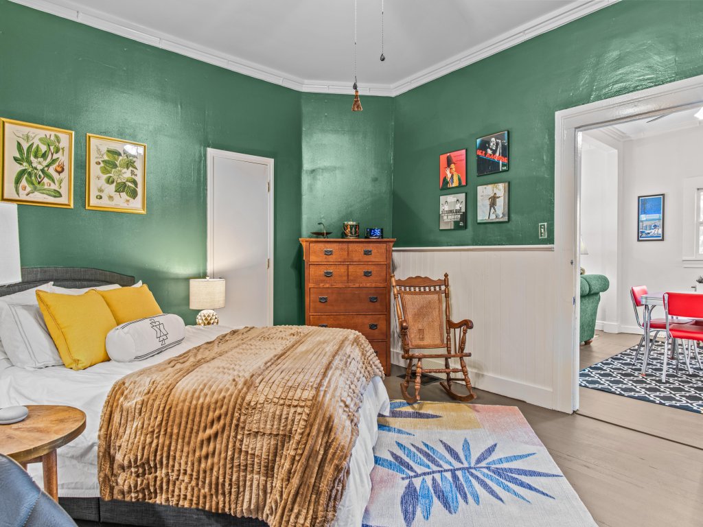Lenoir Cottage Vacation Rental in Georgia - RedAwning