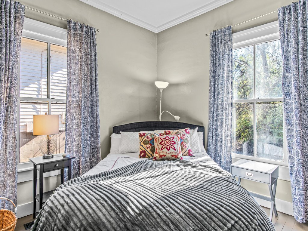 Lenoir Cottage Vacation Rental in Georgia - RedAwning