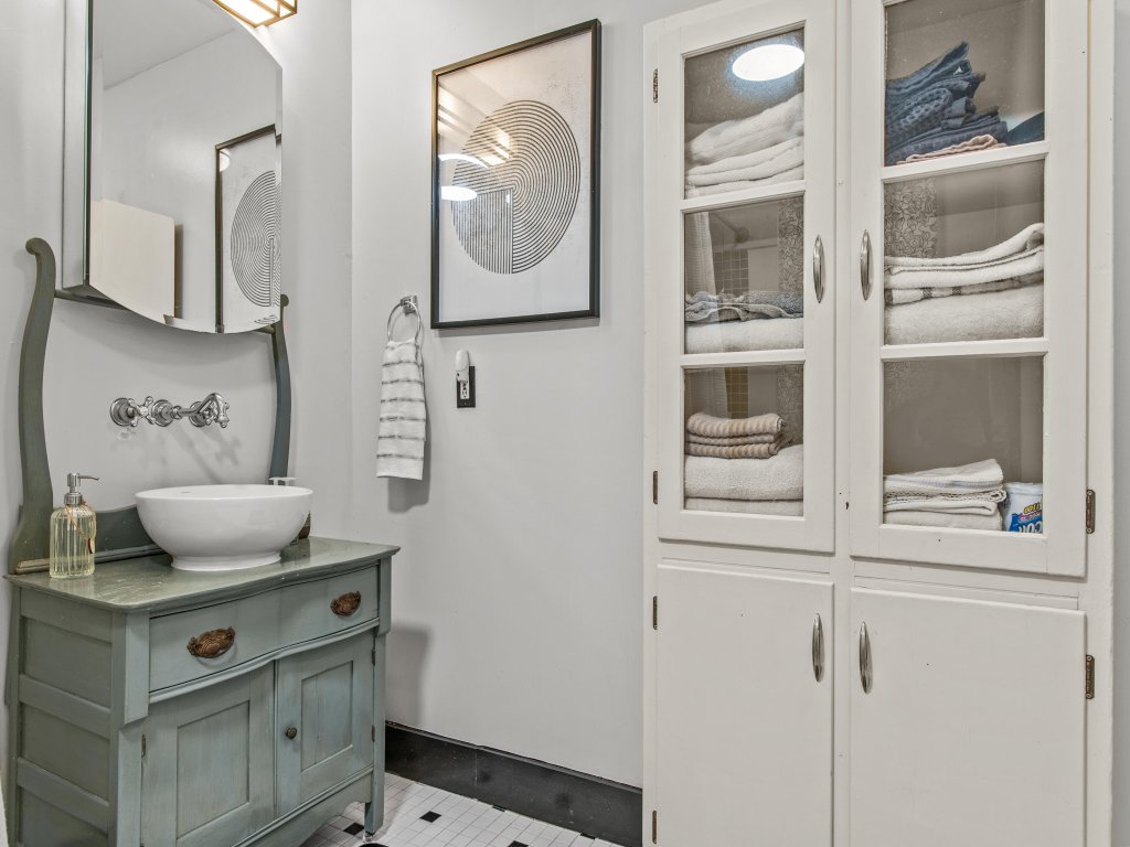 Lenoir Cottage Vacation Rental in Georgia - RedAwning