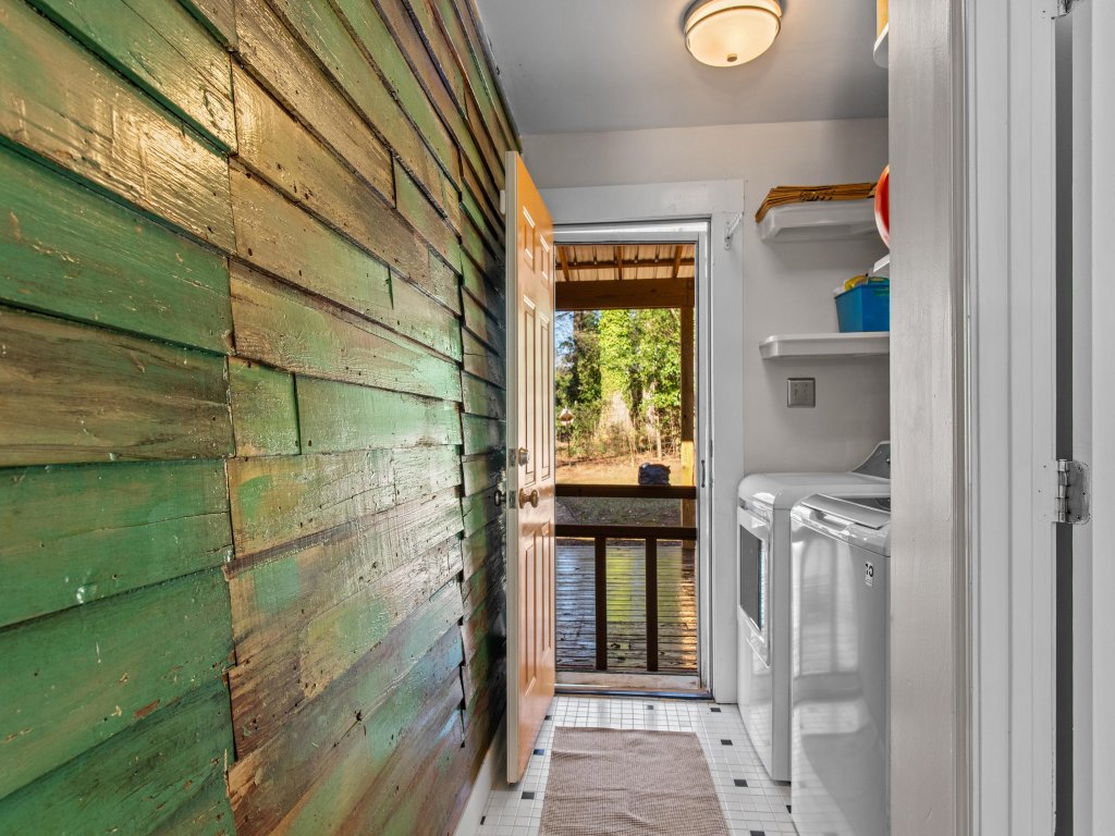 Lenoir Cottage Vacation Rental in Georgia - RedAwning