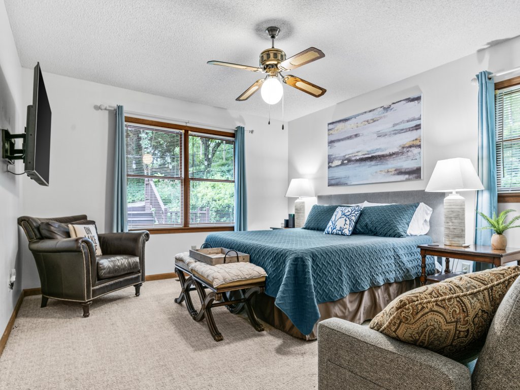 Shorewood Shores Dock & Hot Tub! Vacation Rental in Georgia - RedAwning
