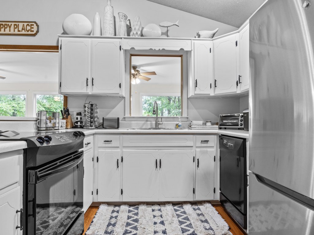 Shorewood Shores Dock & Hot Tub! Vacation Rental in Georgia - RedAwning