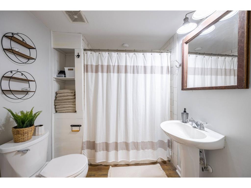 Downtown Bungalow < Less than 1.5 Miles to UGA! Vacation Rental in Georgia - RedAwning
