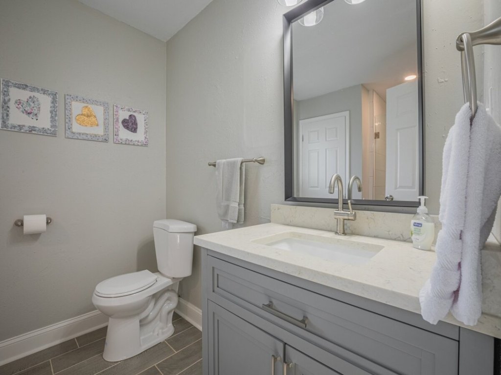 Cara's Cottage - 2 miles from Sanford Stadium Vacation Rental in Georgia - RedAwning