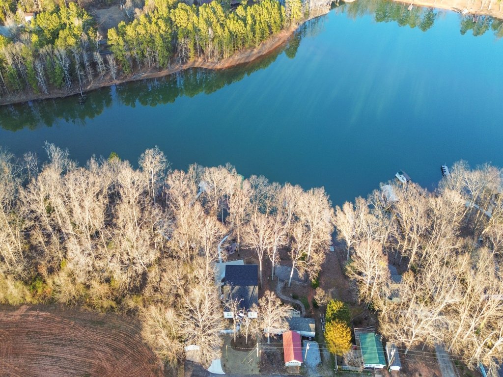 The Hideaway at Lake Hartwell Vacation Rental in South Carolina - RedAwning