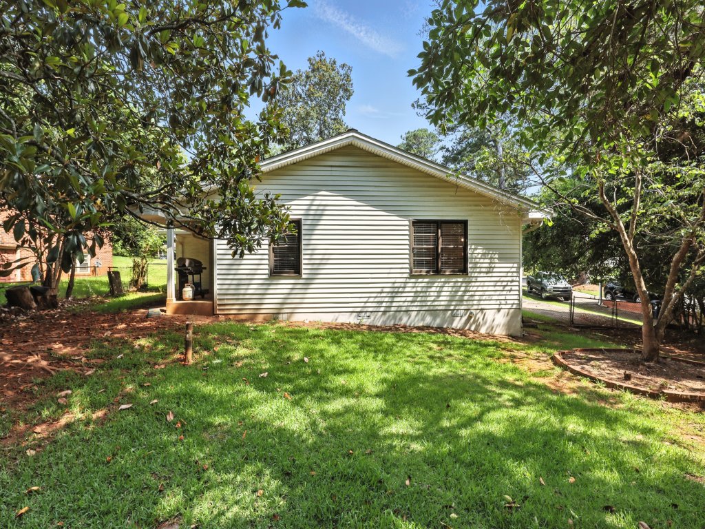 Athenian Haus with Grill Vacation Rental in Georgia - RedAwning