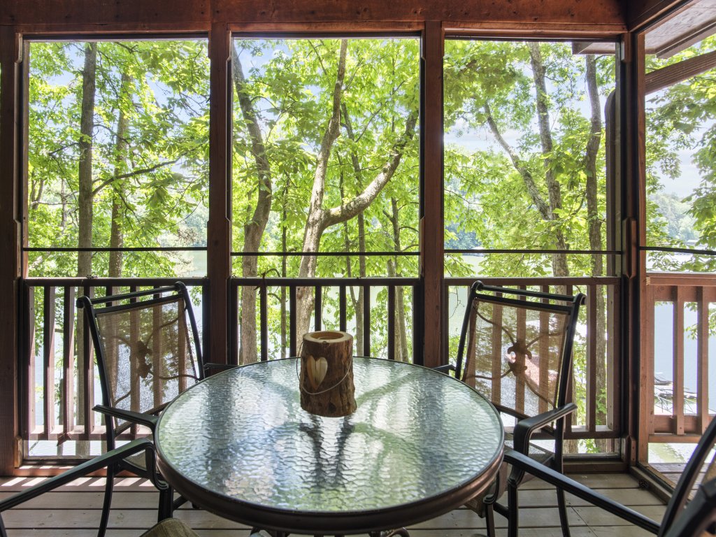 Dogwood Cabin Vacation Rental in Georgia - RedAwning