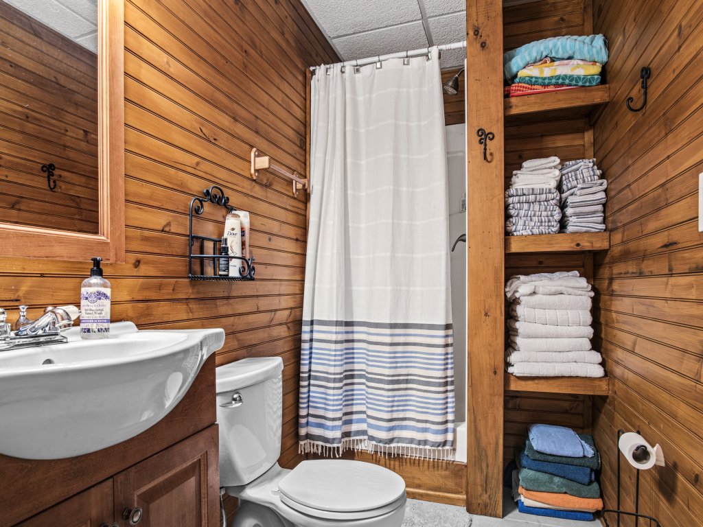 Dogwood Cabin Vacation Rental in Georgia - RedAwning
