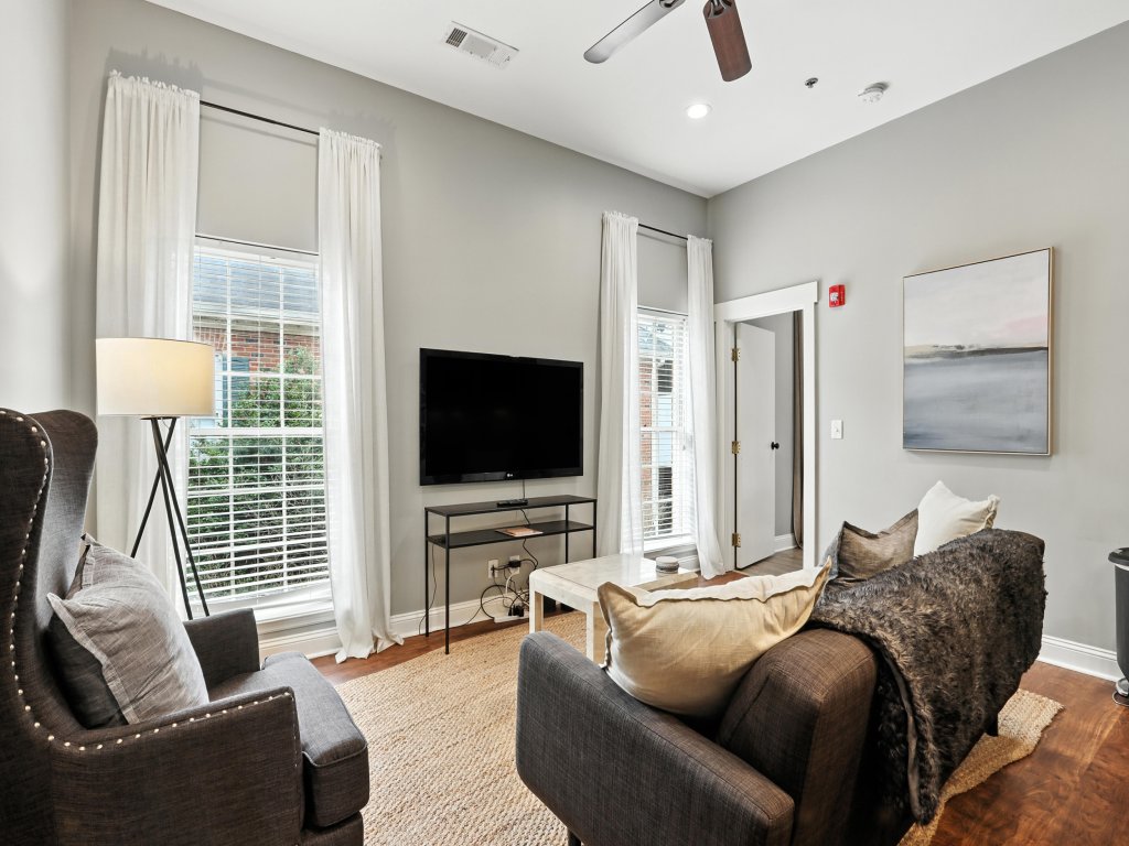 The Townie Retreat - Walk to Stadium! Vacation Rental in Georgia - RedAwning