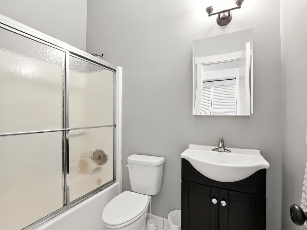 The Townie Retreat - Walk to Stadium! Vacation Rental in Georgia - RedAwning