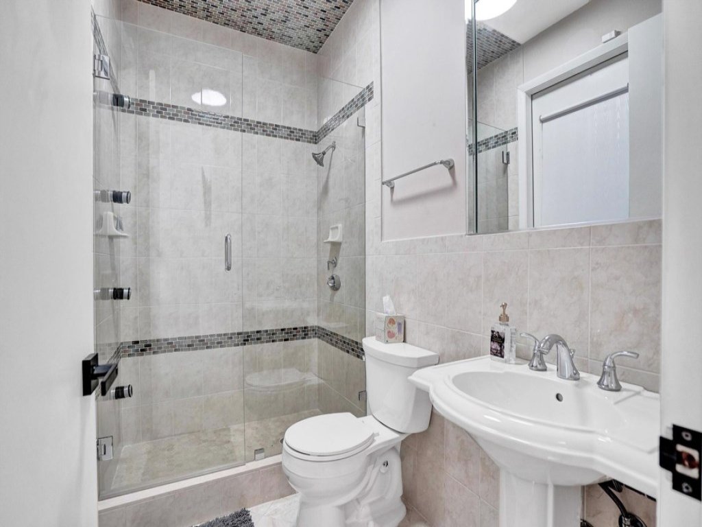 6BR Elegant Hollywood Lakes Mansion w/ Pool & Spa Vacation Rental in Hollywood - RedAwning