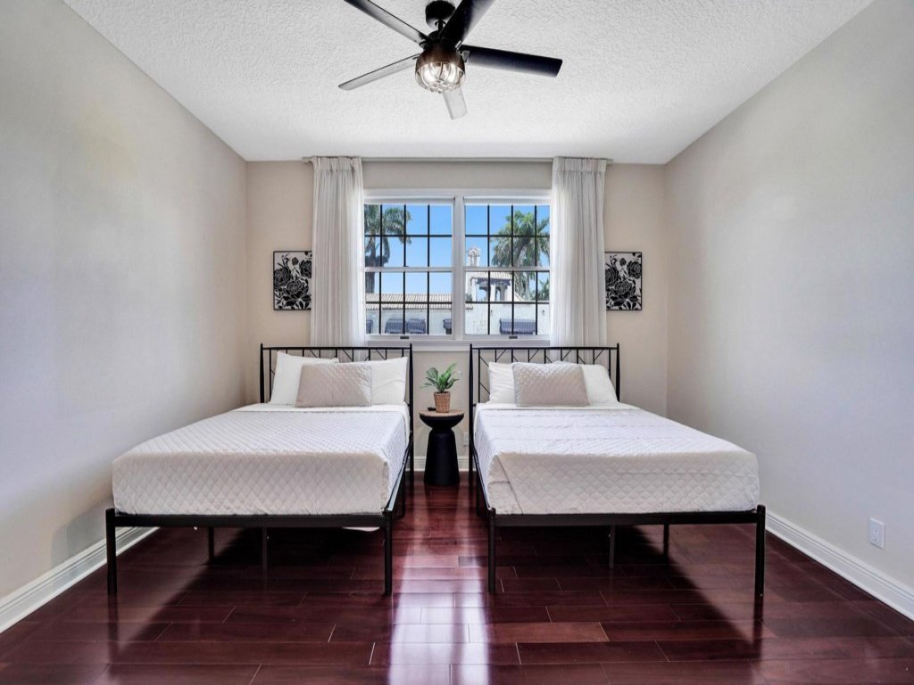 6BR Elegant Hollywood Lakes Mansion w/ Pool & Spa Vacation Rental in Hollywood - RedAwning