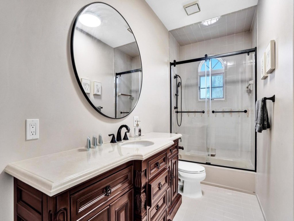 6BR Elegant Hollywood Lakes Mansion w/ Pool & Spa Vacation Rental in Hollywood - RedAwning