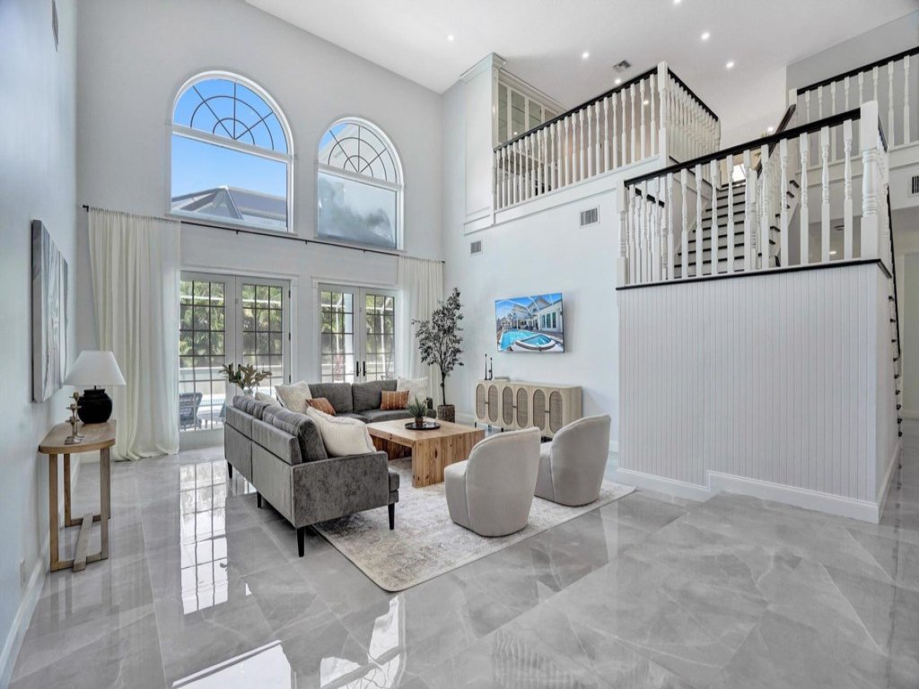 6BR Elegant Hollywood Lakes Mansion w/ Pool & Spa Vacation Rental in Hollywood - RedAwning