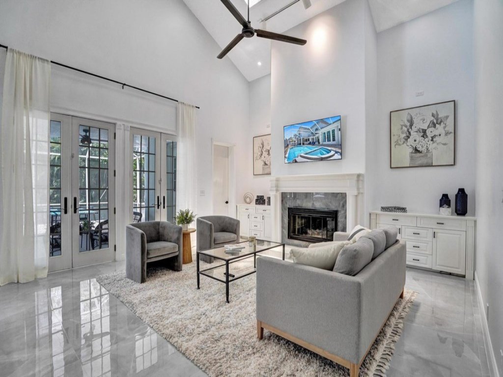 6BR Elegant Hollywood Lakes Mansion w/ Pool & Spa Vacation Rental in Hollywood - RedAwning
