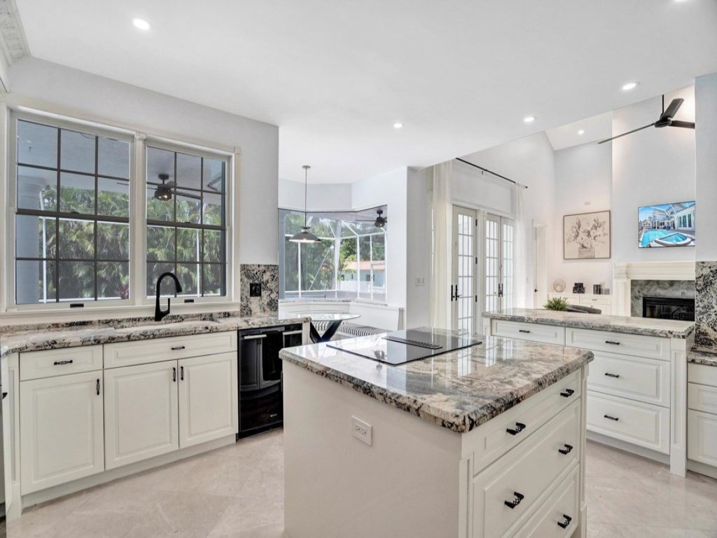 6BR Elegant Hollywood Lakes Mansion w/ Pool & Spa Vacation Rental in Hollywood - RedAwning