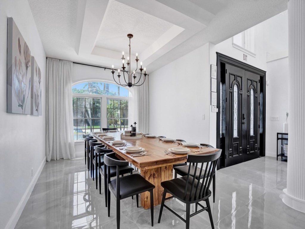 6BR Elegant Hollywood Lakes Mansion w/ Pool & Spa Vacation Rental in Hollywood - RedAwning