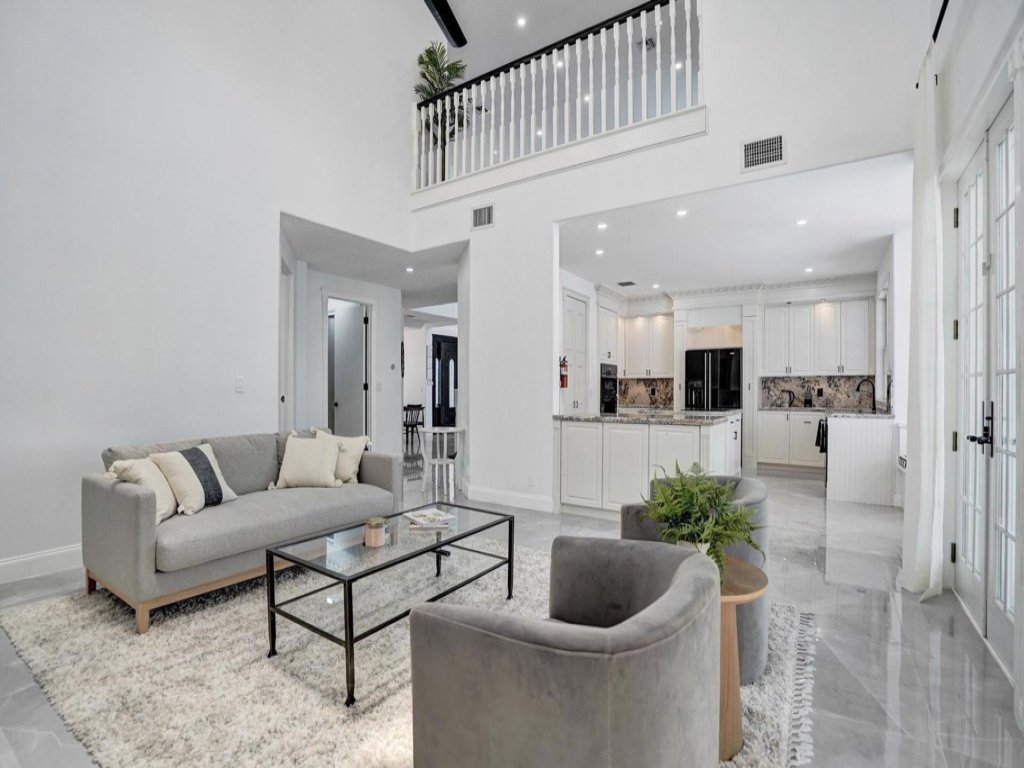 6BR Elegant Hollywood Lakes Mansion w/ Pool & Spa Vacation Rental in Hollywood - RedAwning