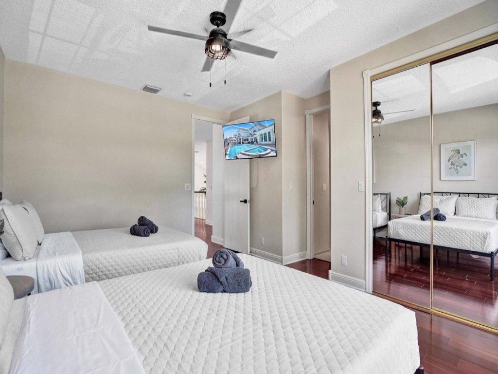 6BR Elegant Hollywood Lakes Mansion w/ Pool & Spa Vacation Rental in Hollywood - RedAwning