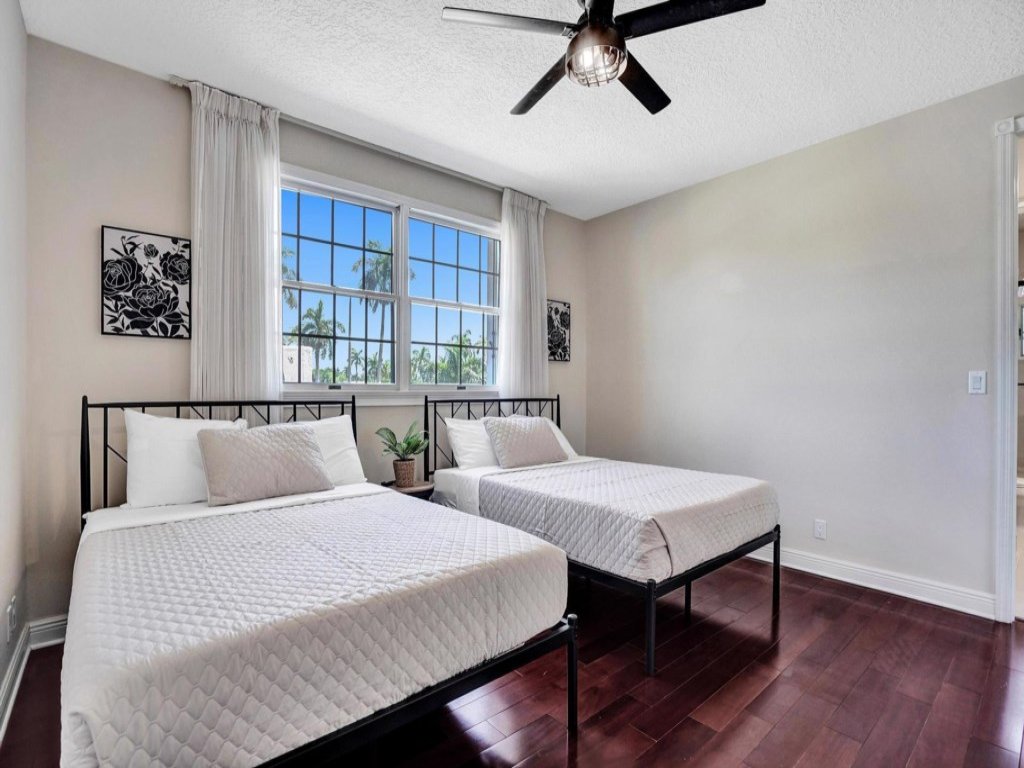 6BR Elegant Hollywood Lakes Mansion w/ Pool & Spa Vacation Rental in Hollywood - RedAwning
