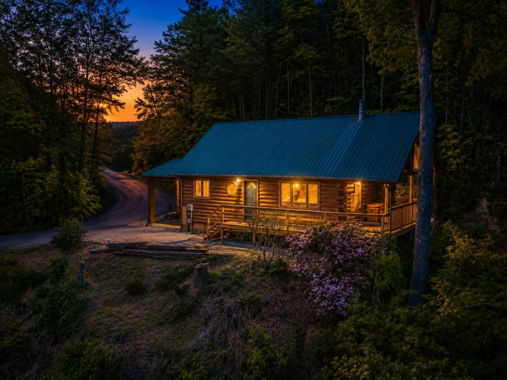 Seneca Vacation Rental in Gatlinburg - RedAwning