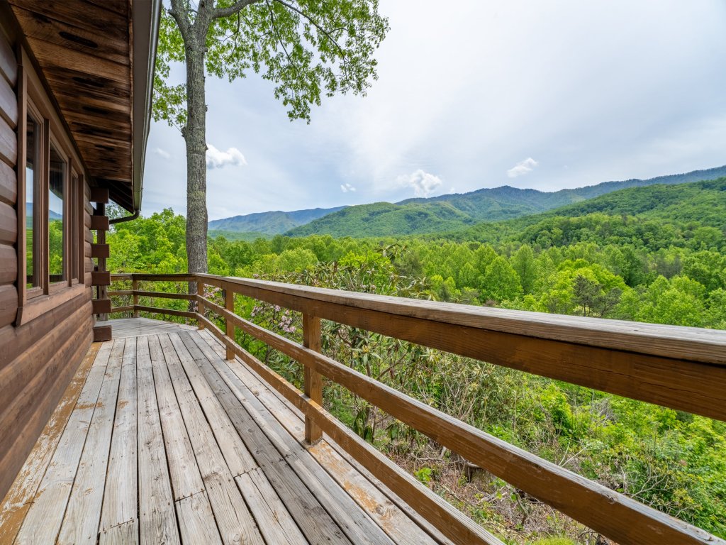 Seneca Vacation Rental in Gatlinburg - RedAwning