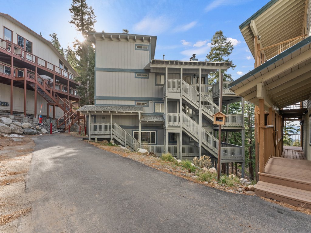 HNC0658 - Modern Alpine Escape Vacation Rental in Stateline - RedAwning