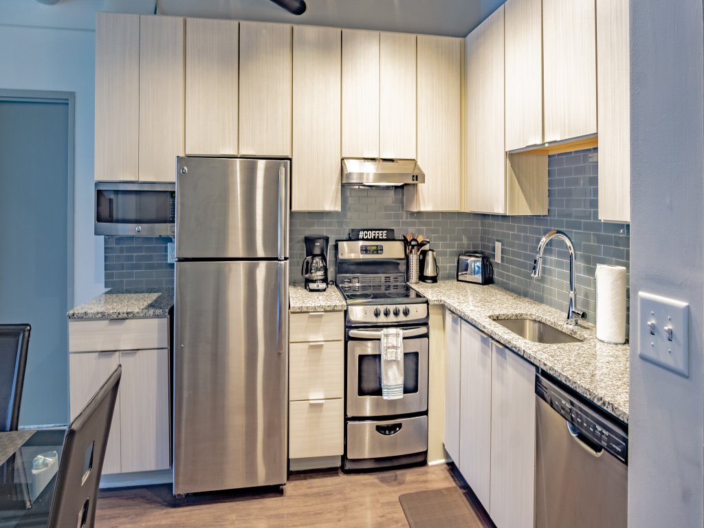 Midtown 2BR Fully Furnished Apartment near Emory Vacation Rental in Atlanta - RedAwning