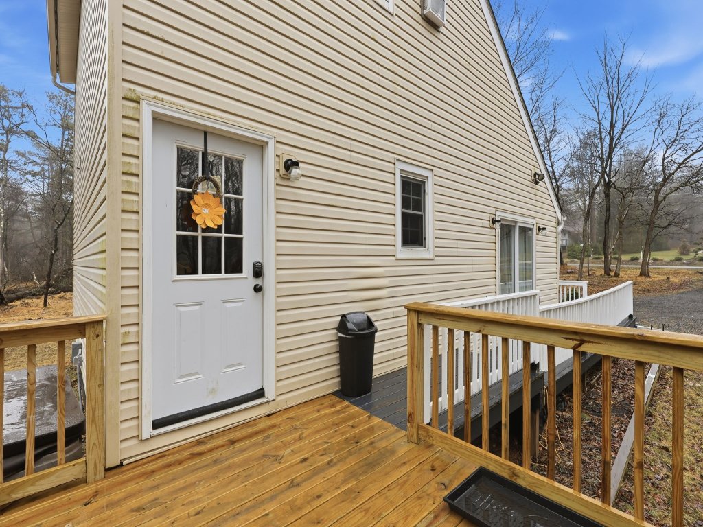 Cozy Chalet with Hot Tub and Pool Vacation Rental in Albrightsville - RedAwning