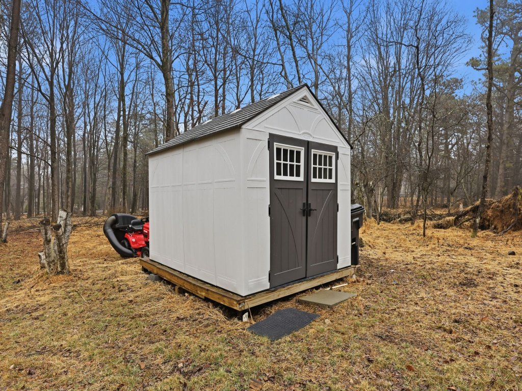 Cozy Chalet with Hot Tub and Pool Vacation Rental in Albrightsville - RedAwning