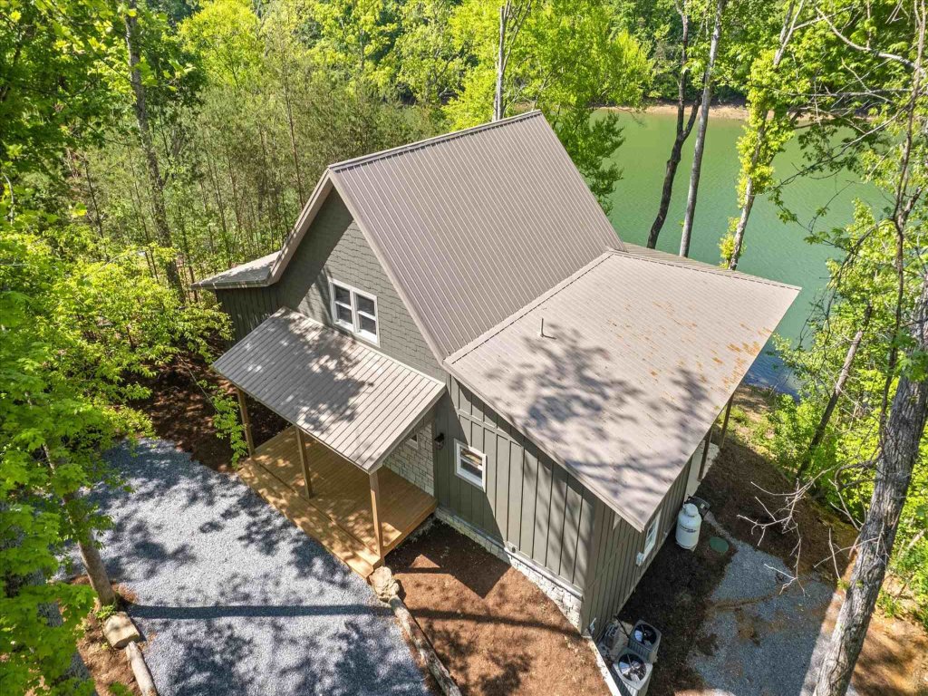 McDonald Lakeside Cottage Vacation Rental in Sevierville - RedAwning
