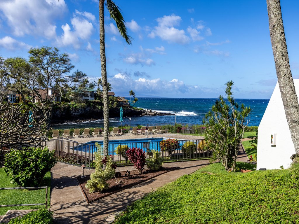 2BR Oceanfront Loft with Solar Shade - Unit C27 Vacation Rental in Lahaina - RedAwning